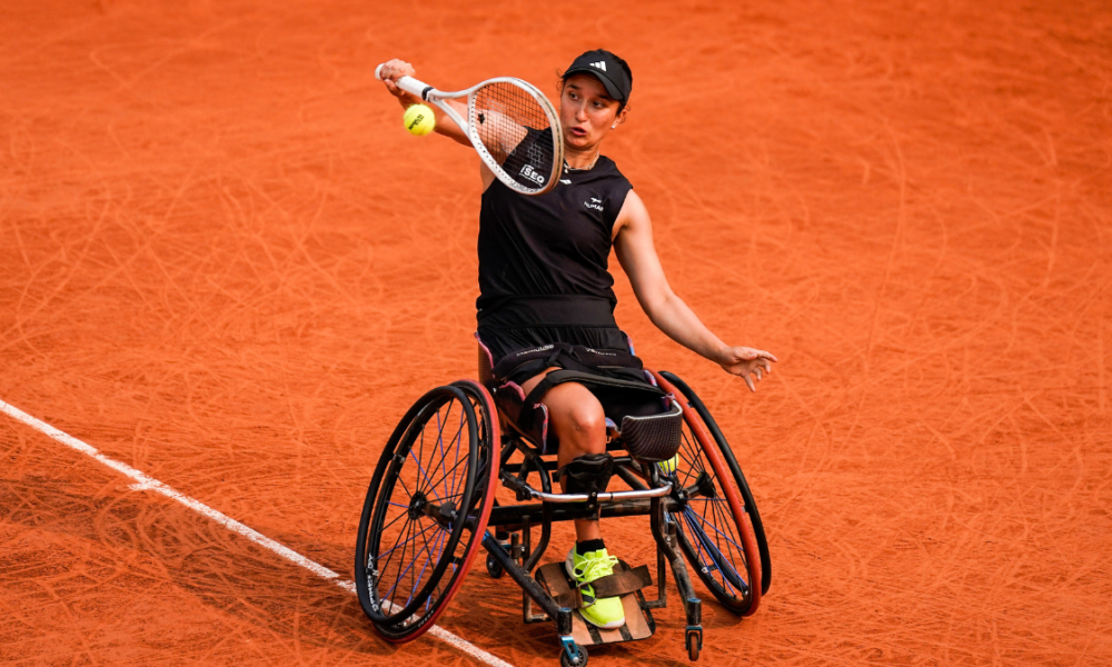 Ksénia Chasteau defeats world number 3 and qualifies for the Roland-Garros wheelchair tennis final!